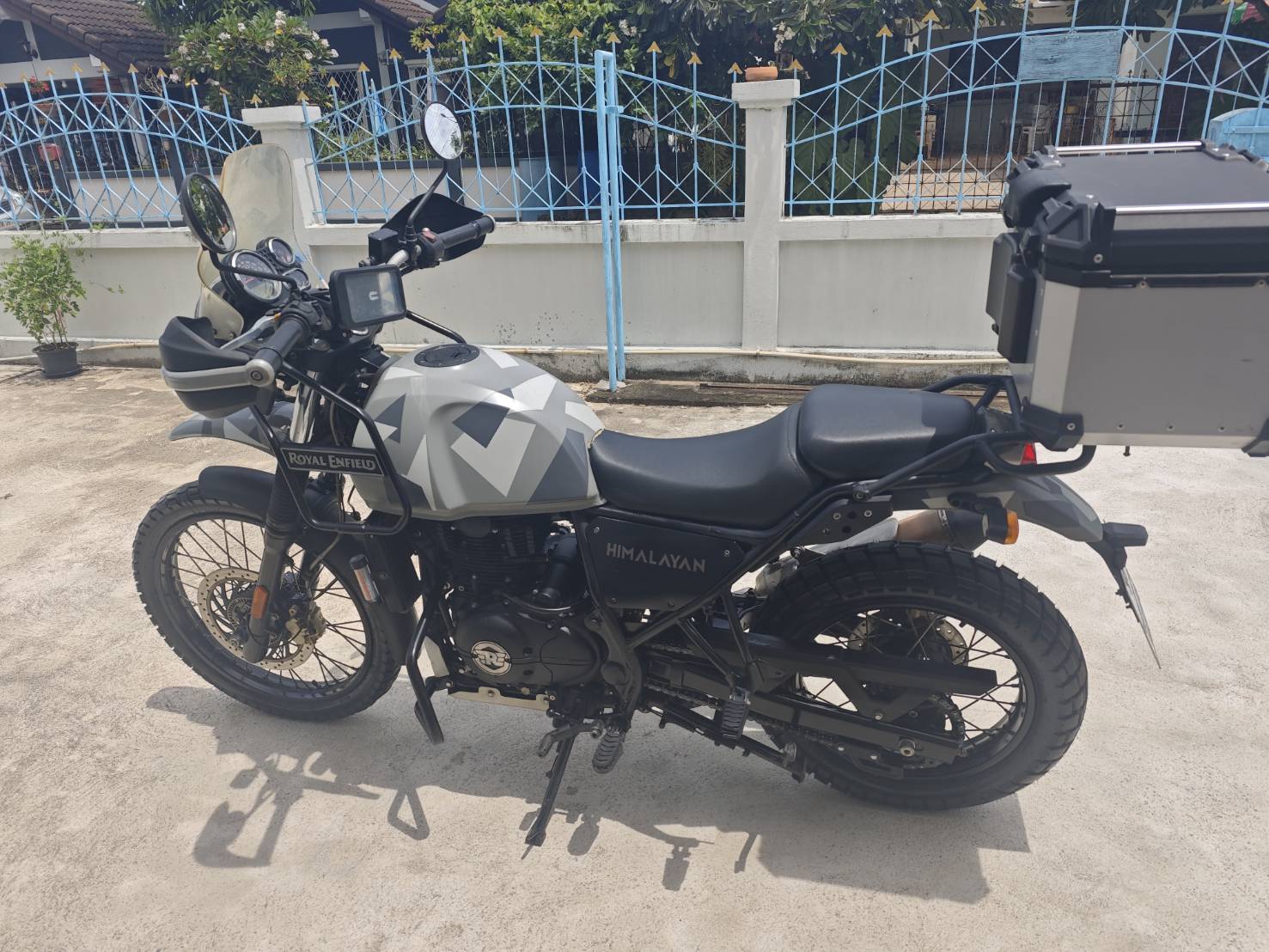 Royal Enfield Himalayan 411