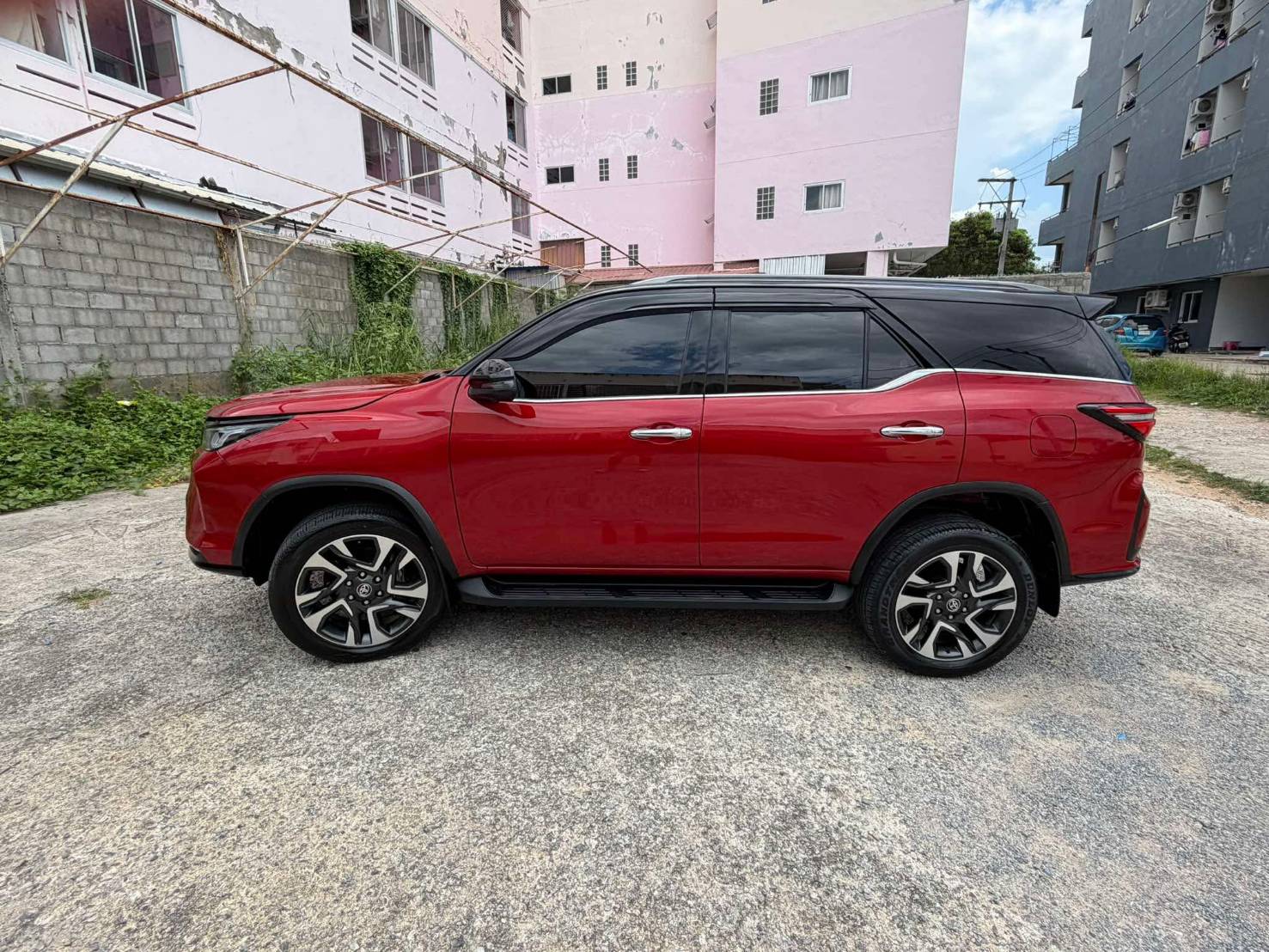 2023 Toyota Fortuner Legender 2.4 Diesel (2WD RWD) gallery 15