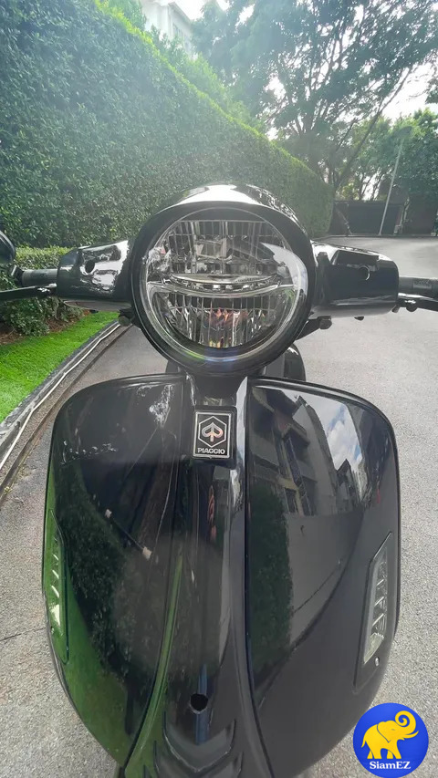 2021 Vespa GTS 300 SuperTech gallery 3